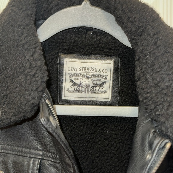 levi’s women’s faux leather trucker jacket with custom embroidery - Picture 5 of 6